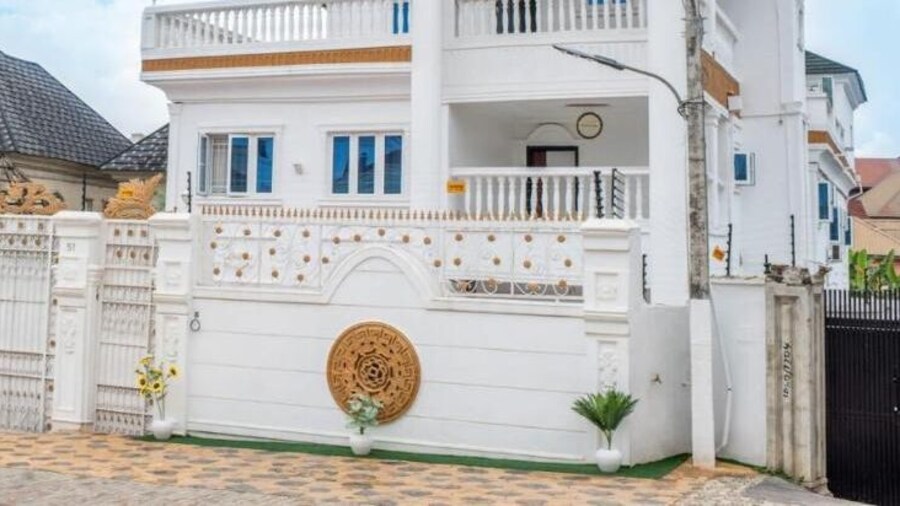 MONDEESTARS LUXURY HOME