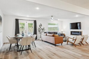 TV, peis og kontorer