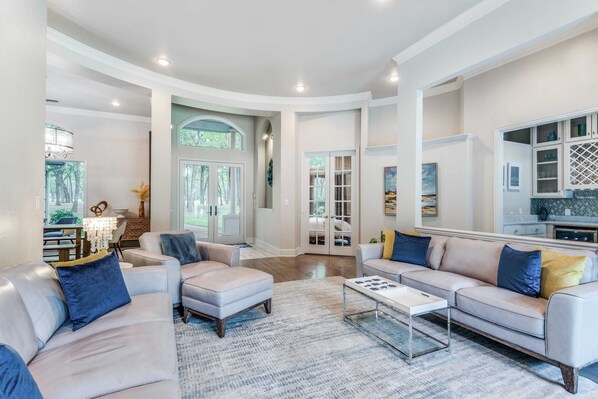 TV, offices - Lakefront Oasis Home w/ Pool & Sand Beach (Lakewood Village)