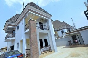 Front of property - Delad Hotel and Suites (Ibadan)