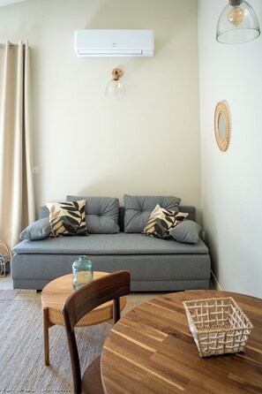 Living area - Studio equipped Verde "Au Bout Du Chemin", Domaine de Bournissac, Noves (Noves)