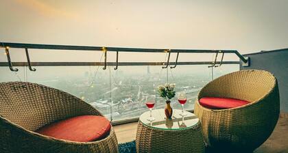 LUXY 1-bedroom apartment with WiFi, AC in delightful Noida