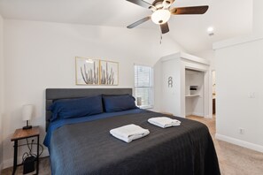 ハウス 3 ベッドルーム | 3 室のベッドルーム、デスク、ノートパソコン用作業スペース、アイロン / アイロン台