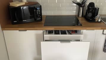 微波炉、炉灶、茶具/咖啡用具、高脚椅