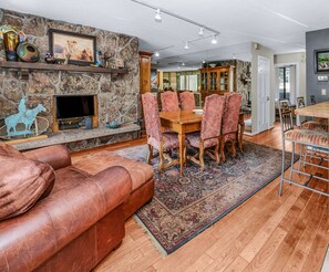 Appart'hôtel, 4 chambres | Coin séjour