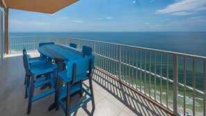 Apartment, 4 Schlafzimmer | Speisen im Freien