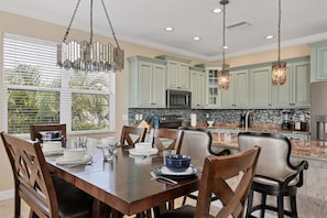 House, 4 Bedrooms | Dining
