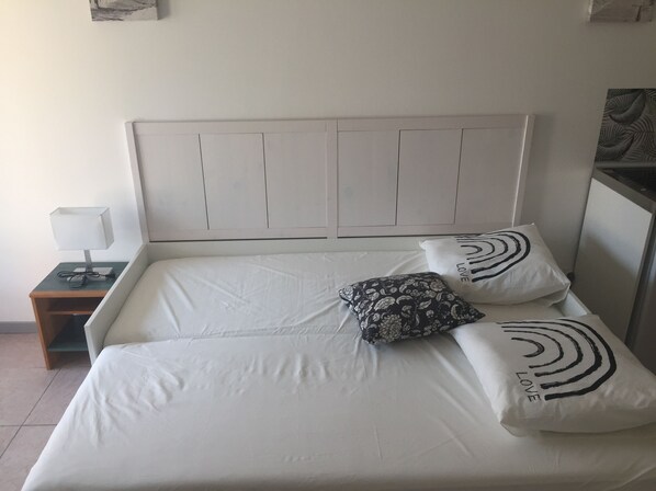 1 bedroom, WiFi, bed sheets