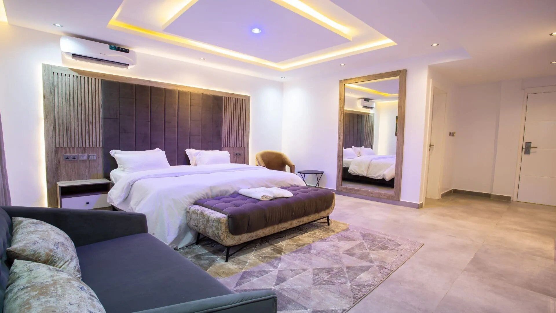 Desk, laptop workspace, free WiFi