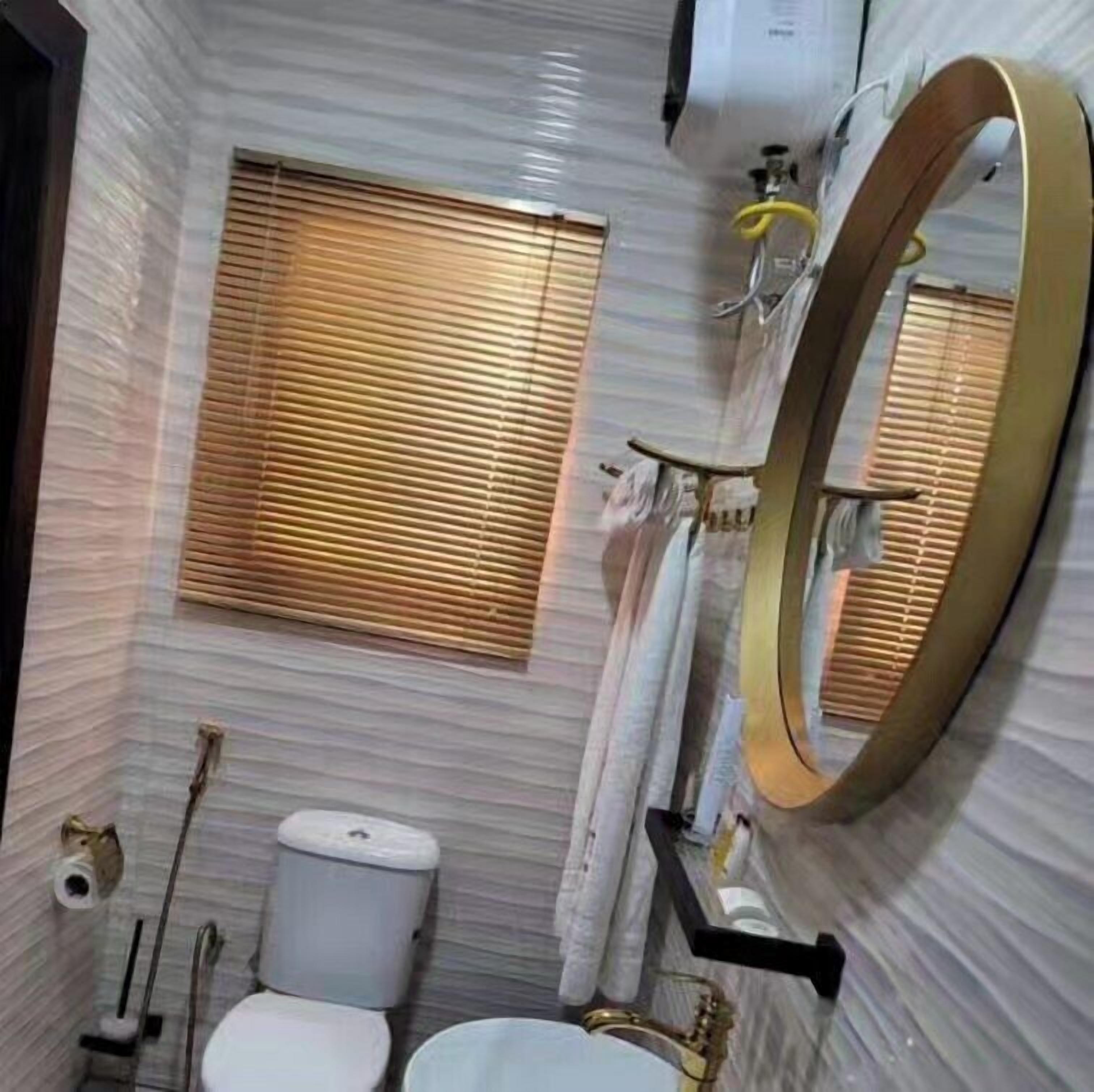 Badekar, håndklær, såpe og sjampo