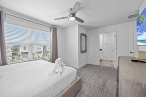 5 bedrooms, iron/ironing board, free WiFi, bed sheets - Elegant New Townhome! ChampionsGate Resort, 2 Waterparks & Luxe Comfort! (Davenport)