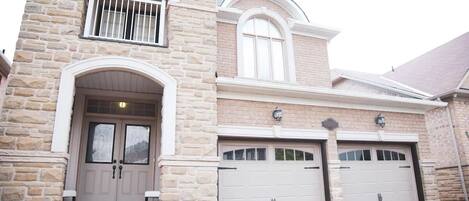 تفاصيل الفندق من الخارج