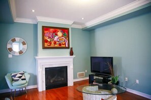 Interior - Modern, luxurious, entire home for family or work in quiet neighborhood (Vaughan)