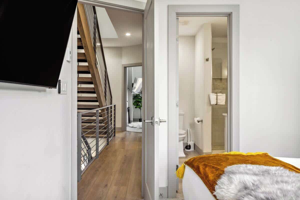 2 多间卧室、熨斗/熨衣板、WiFi、床单