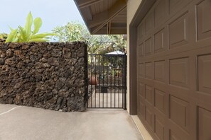 Exterior detail - Kona Paradise Apartment with Pool (Kailua-Kona)