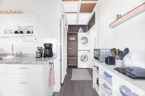 Wasserkocher mit Kaffee-/Teezubehör, Kochgeschirr/Geschirr/Besteck