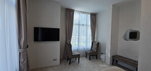 Lydisolert, strykejern/-brett, wi-fi (inkludert) og sengetøy