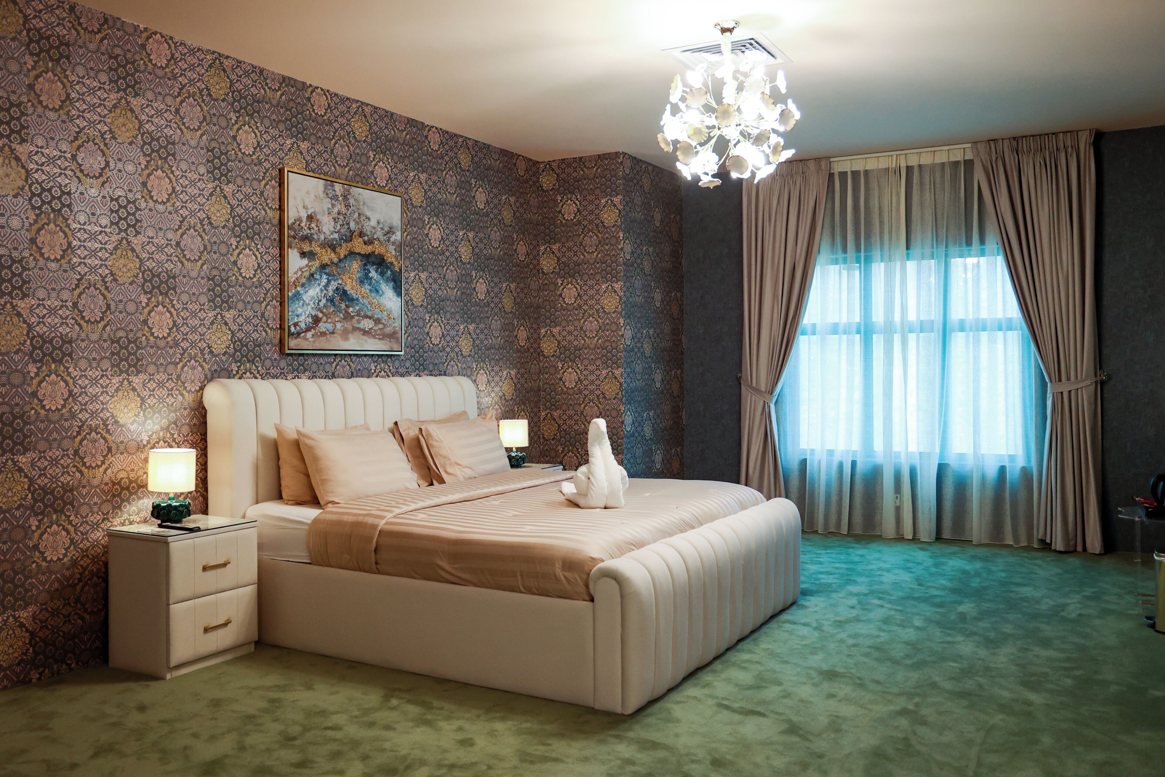 Habitación de lujo | Ropa de cama hipoalergénica, camas con efecto memoria y insonorización 