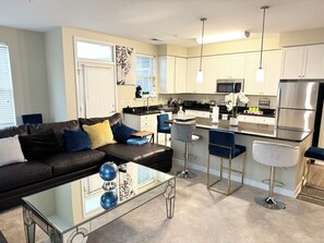 Living area - OASIS ROYALE @ Laurel Maryland 
Two Bedroom Luxury Apartment  (Laurel)