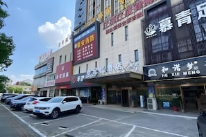 Self parking - Memory Hotel (Zhenjiang)
