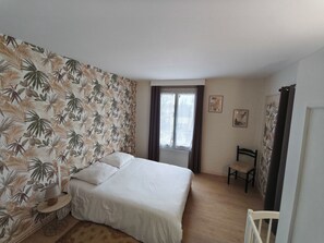 3 bedrooms, iron/ironing board, travel cot, free WiFi