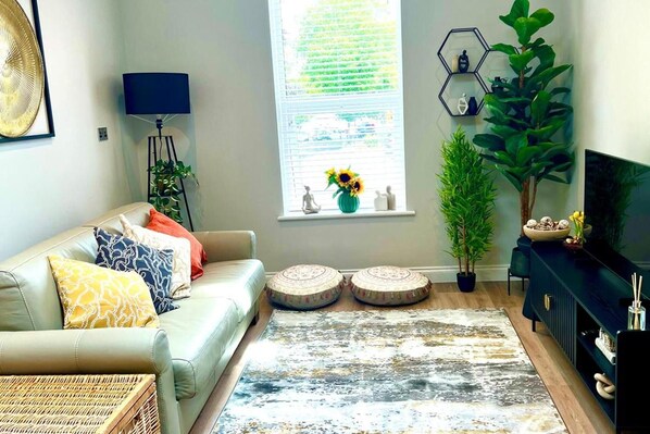 Apartment | Living area | TV