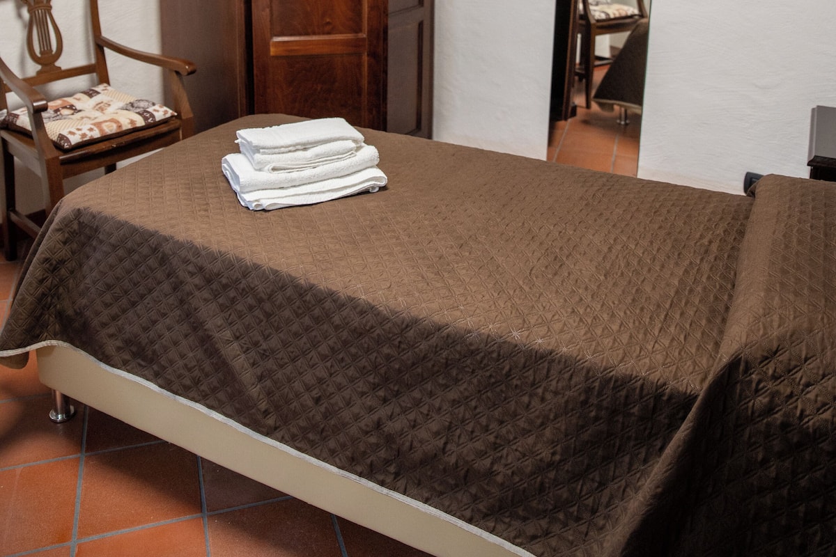 Kamar Single Basic, 1 Tempat Tidur Twin, kamar mandi pribadi, pemandangan gunung | Brankas, meja kerja, ruang kerja ramah laptop, dan kedap suara