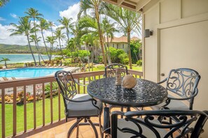 Outdoor dining - Lae Nani 123 Ocean and Pool Penthouse (Kapaa)