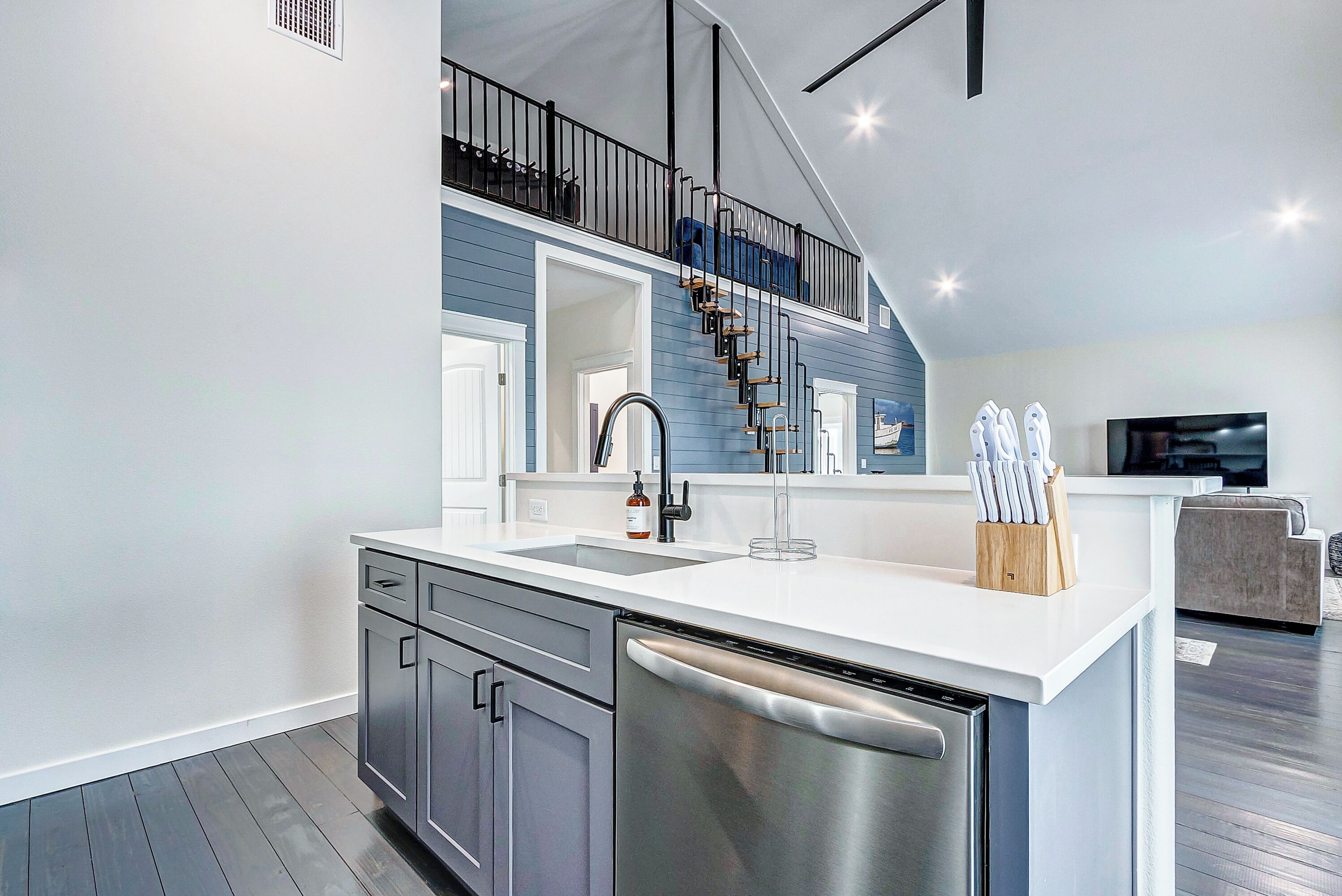 المنشأة من الداخل