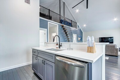Seaside Escape-Community Pool-3 bedroom with a loft, 3 bath, and sleeps 10.