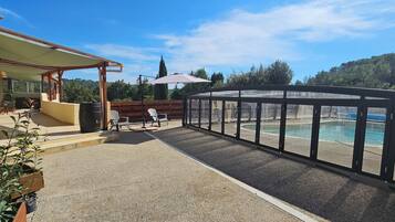 Innendørsbasseng og utendørsbasseng