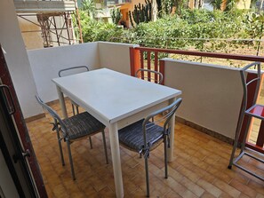 Outdoor dining - Guests' nest kumufiscifari (Castellammare del Golfo)