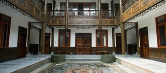 Yiyi Hotel