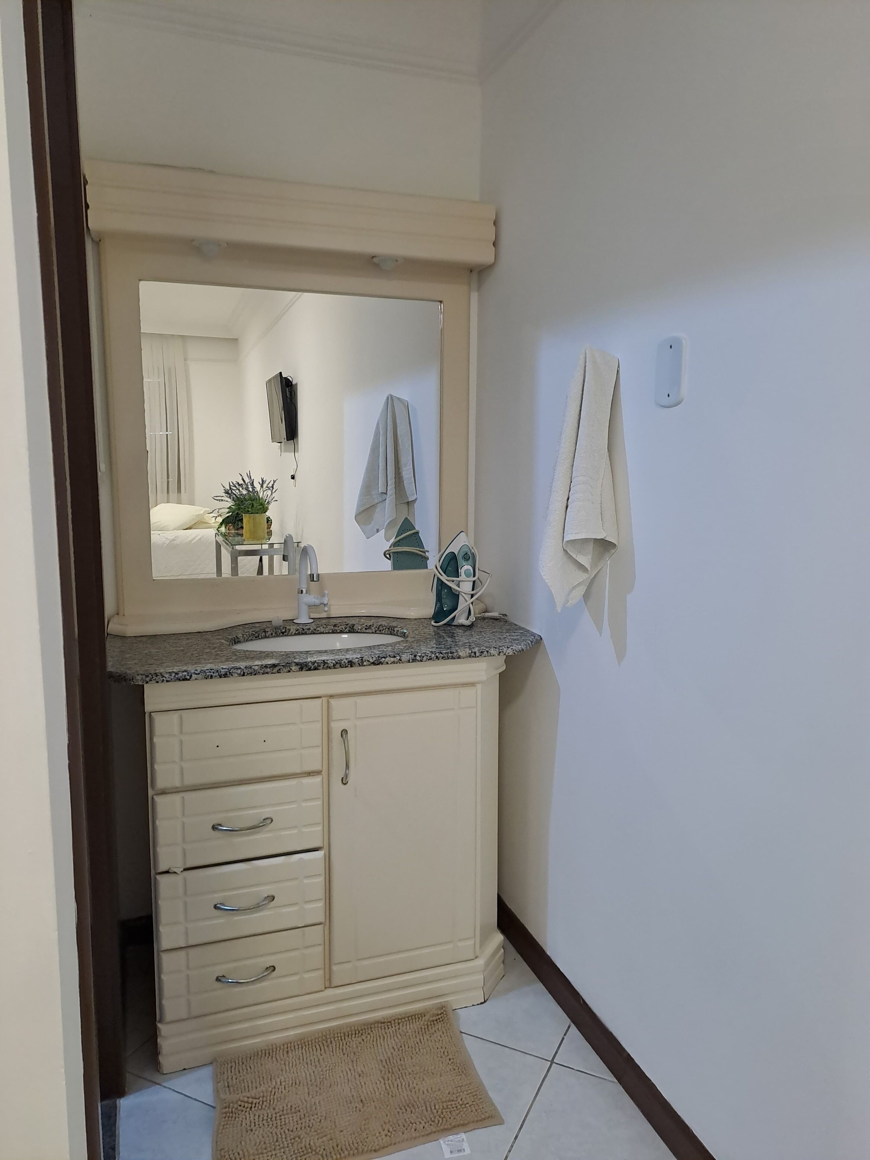 Family Studio | Bathroom | Shower