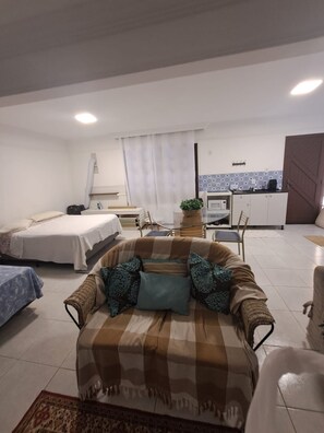 Familie studio | Woonruimte | Een 32-inch smart-tv met digitale zenders