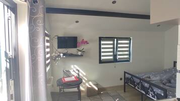 1 chambre, fer et planche à repasser, Wi-Fi gratuit, draps fournis