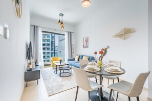 TV - Captivating 1BR Apartment in Mayfair Tower, Business Bay by Deluxe Holiday Homes (Dubai)