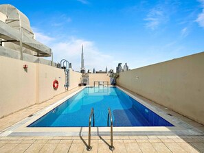 Pool - Captivating 1BR Apartment in Mayfair Tower, Business Bay by Deluxe Holiday Homes (Dubai)