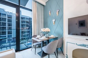 Dining - Charming 1BR Apartment in Azizi Riviera 30, Al Merkadh by Deluxe Holiday Homes (Dubai)