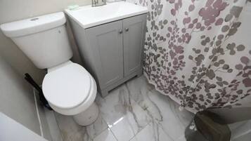 Toalhas de banho, papel higiênico