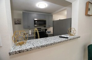 Micro-ondas, fogão, cooktop, toalhas de papel