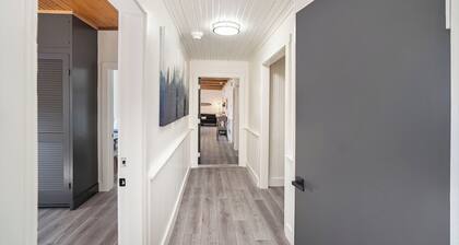 Newly renovated downtown apartment with parking