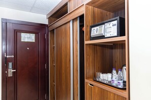 Caja de seguridad en la habitación, wifi gratis y ropa de cama