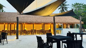 Restaurant - Wave Crest Retreat (Thulusdhoo Island)