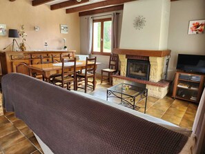 Interior - Quaint Peaceful House for Rent (Lacapelle-Biron)