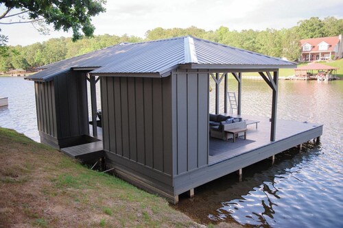 Charming, newly remodeled, 4-bedroom lake front house with WiFi  in Northport