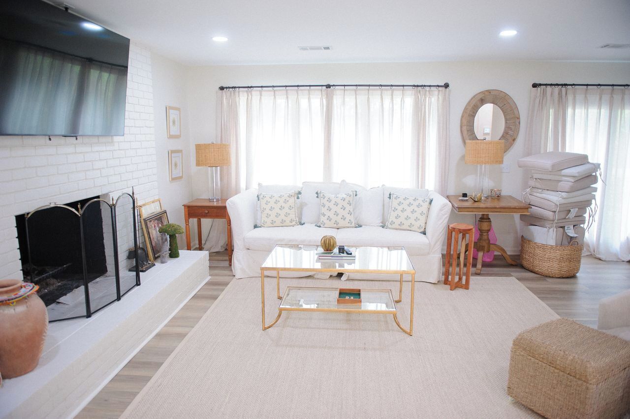 Una Smart TV, una chimenea