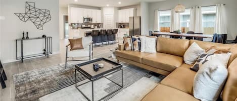 Smart TV, fireplace, stereo