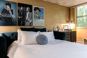 4 habitaciones, escritorio y tabla de planchar con plancha 