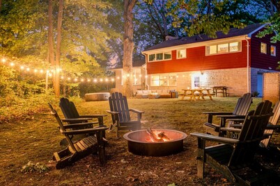 Heart of Indiana Dunes National Park with Hot Tub